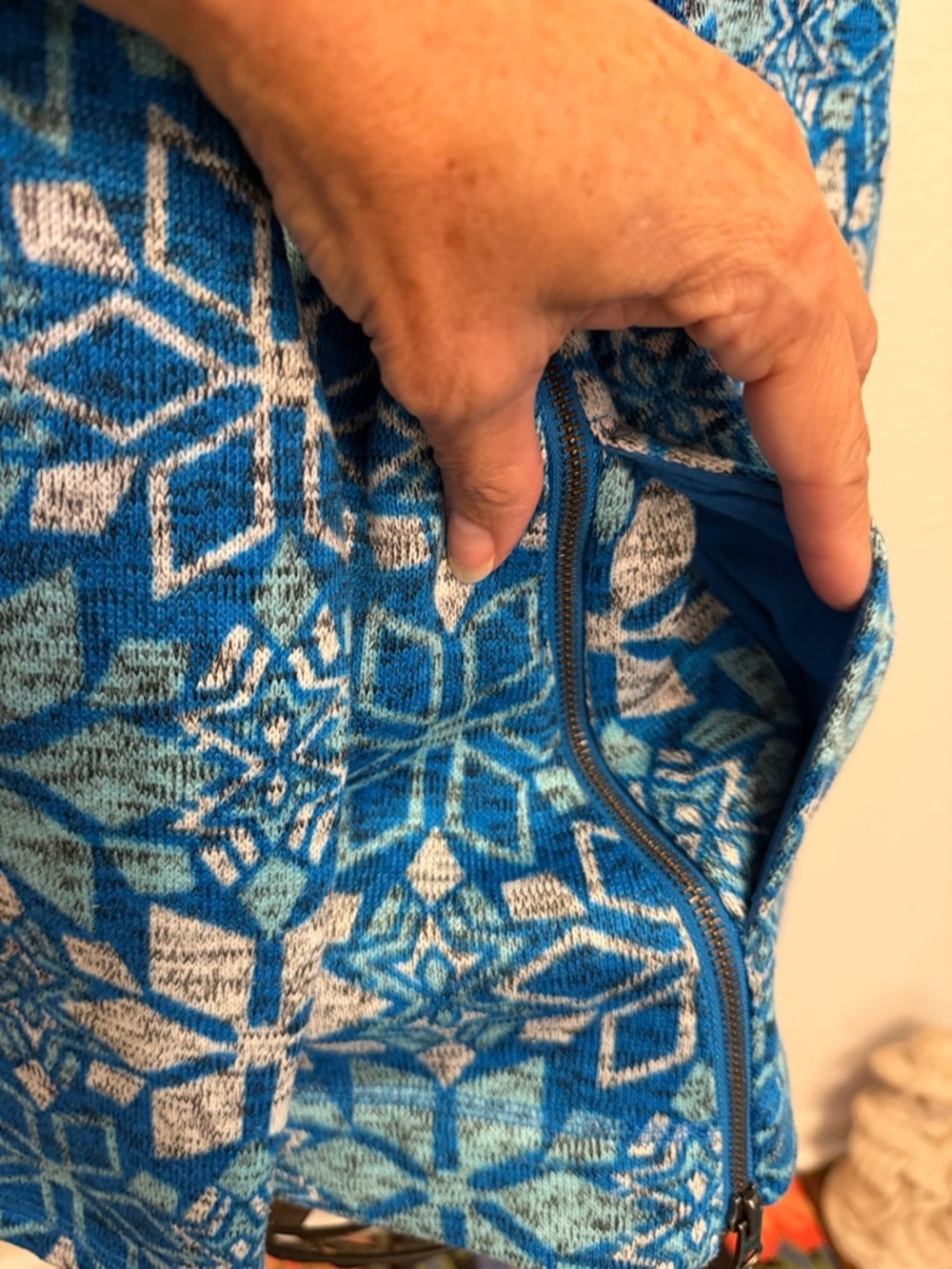 ❄️❄️❄️BOGOHO❄️❄️❄️Talbots Blue Snowflake Pattern Pullover Hoodie-Large - Picture 5 of 12